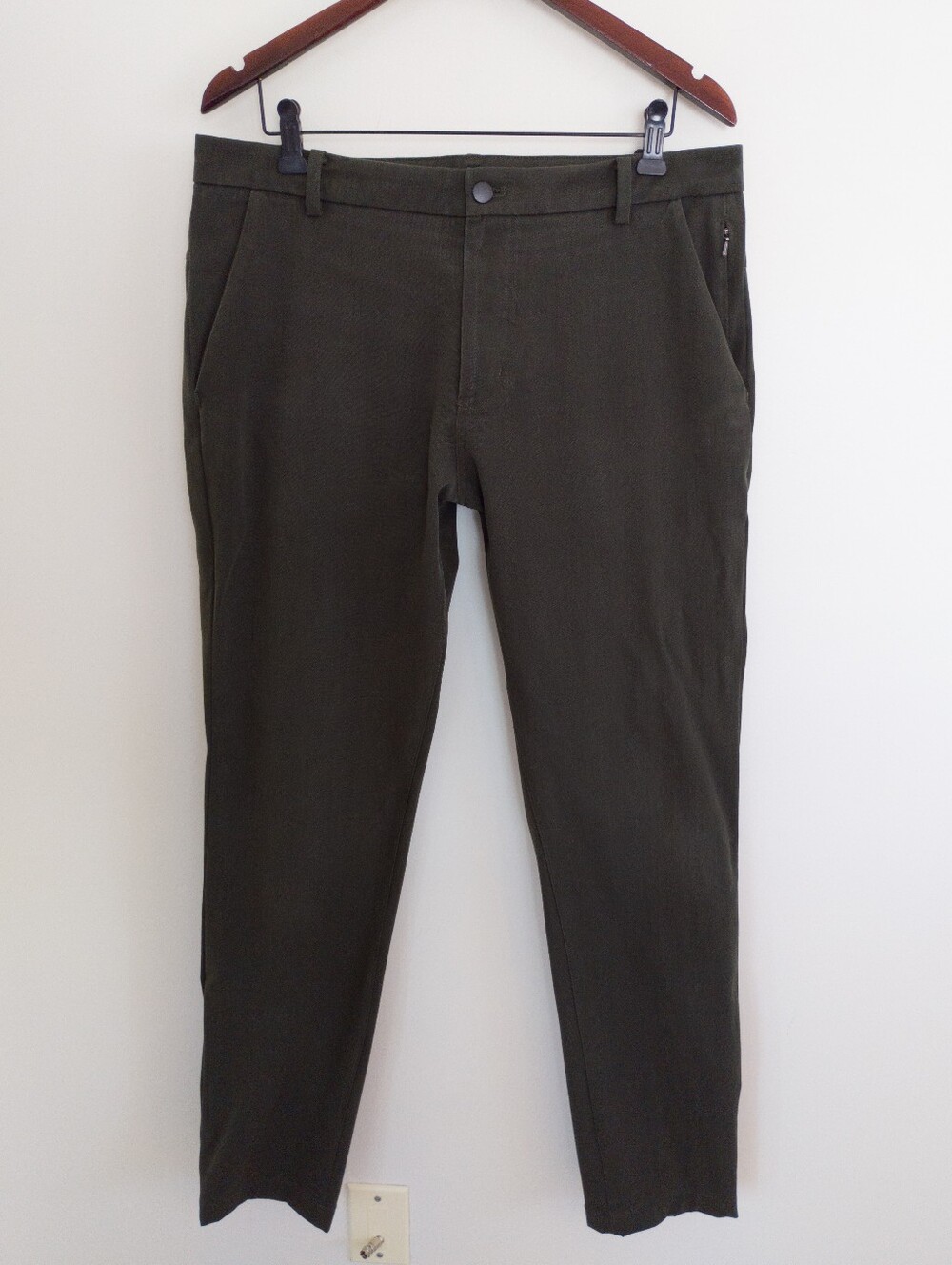 Lululemon Men Commission Pant Dark Olive Size 36 Golf Tech Chino Stretch